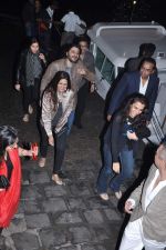 Sonali Bendre, Goldie Behl at Hrithik_s yacht party in Mumbai on 9th Jan 2013 (241).JPG
